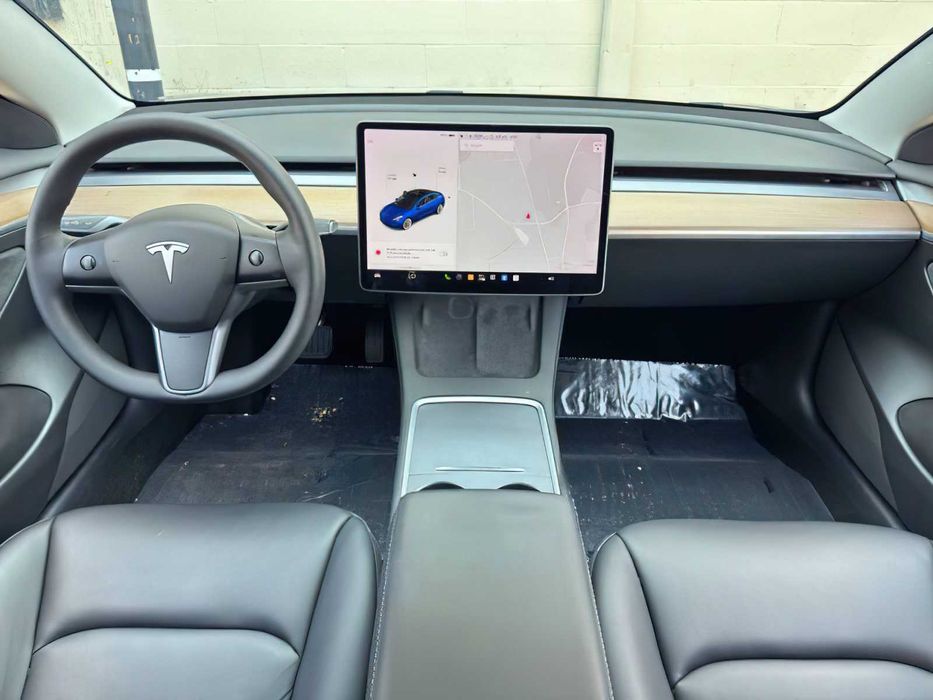 Tesla Model 3      2021