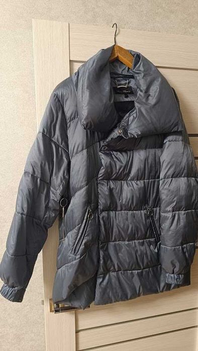 Продам стильную женскую куртку пуховик 50-52р.