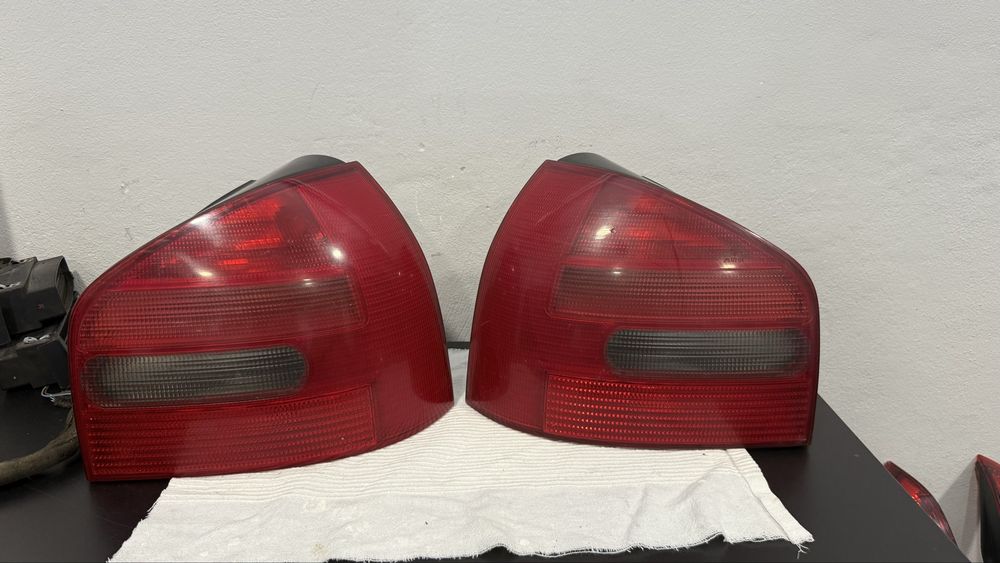 FARLOINS TRASEIROS DIREITO /ESQUERDO AUDI A3