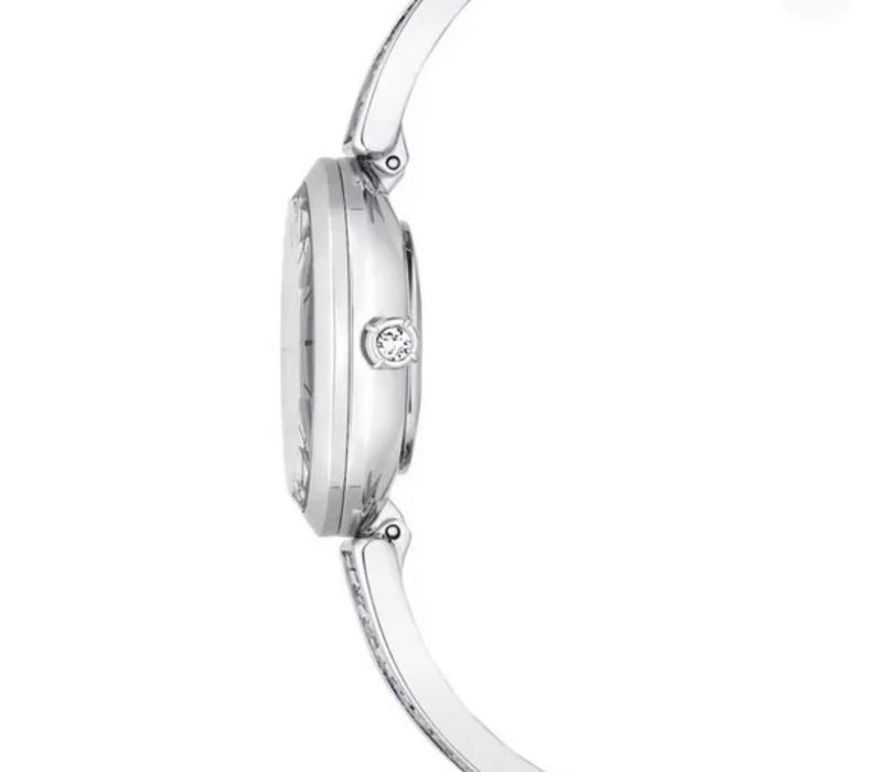 Novo Relógio SWAROVSKI
Rock Crystal Dial Silver Crystal Oval Watch