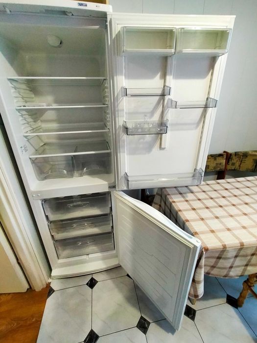 Здається 3х-кім Озерна озеро поруч.