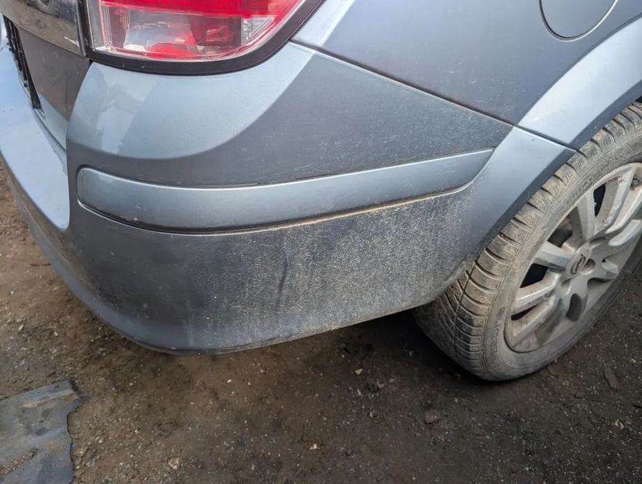 Zderzak tylny tył Opel Astra H III  kombi z163