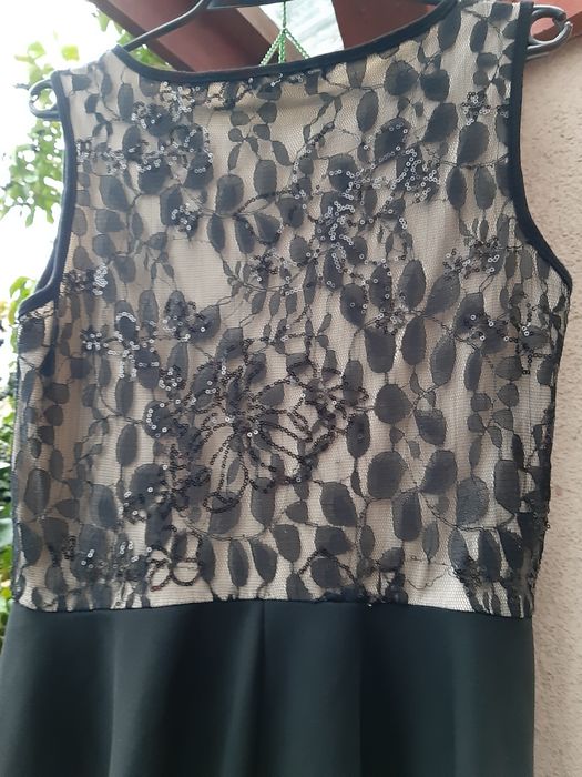 Koronkowa czarna sukienka