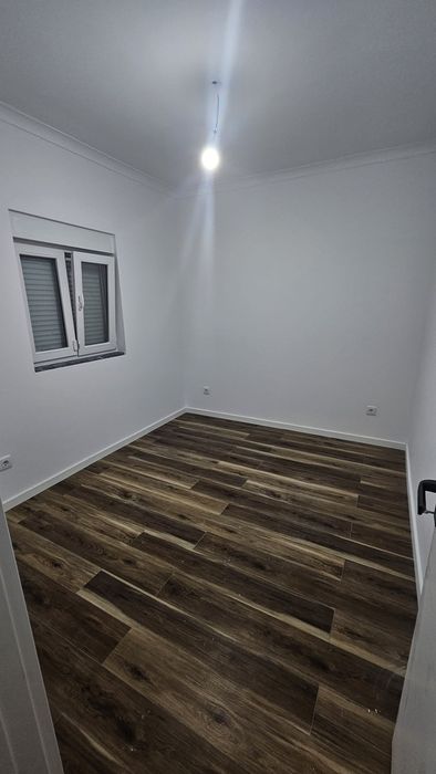 MORADIA T2 totalmente renovada, com espaços exteriores, freguesia de Santa Clara perto Alta de Lisboa
