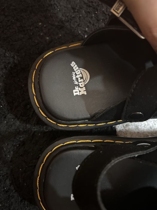 Chinelos Dr. Martens