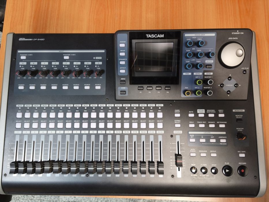 Mesa de mistura e Gravador Multipistas Digital Tascam DP-24SD Portastudio – Como Novo