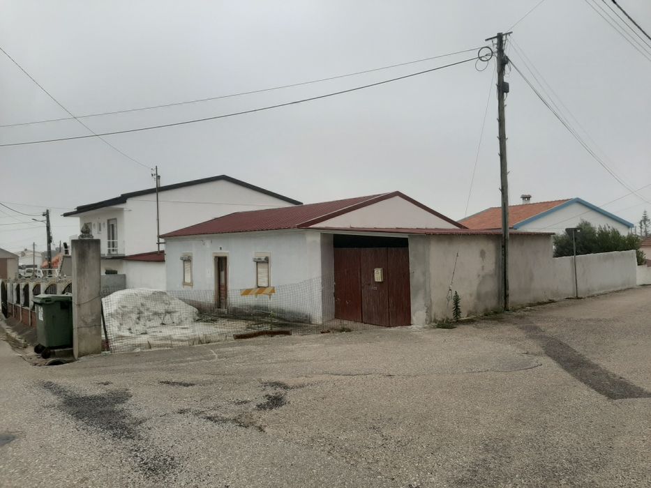 Vendo Moradia Antiga para recuperacao, fica 15 km das Praias Oeste.