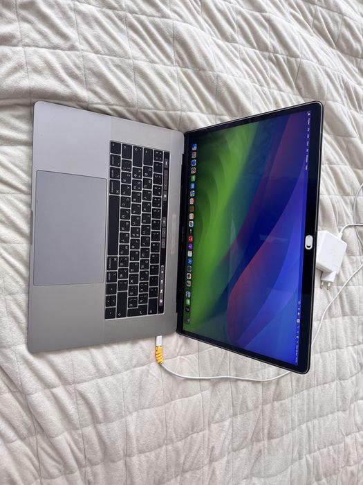 MacBook pro 2018 діагональ 15, I7, 32/256gb