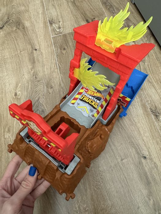 Трек Хот Вілс (Монстр Трак)