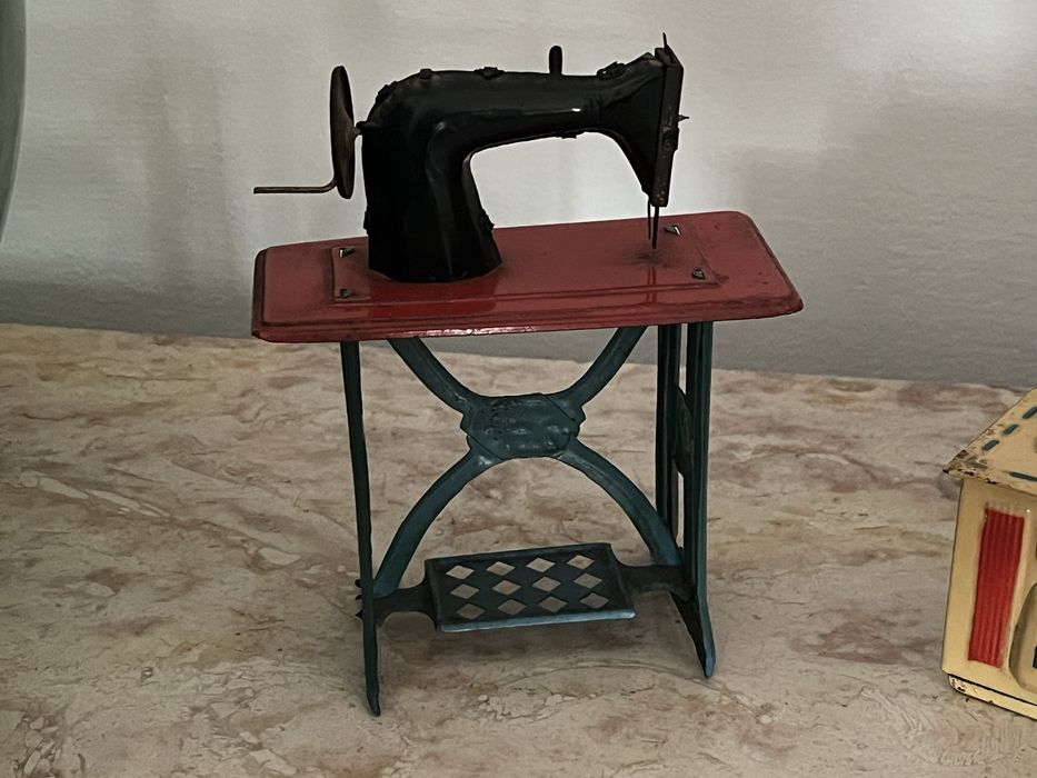 Máquina de Costura AML – Brinquedo Português em Chapa