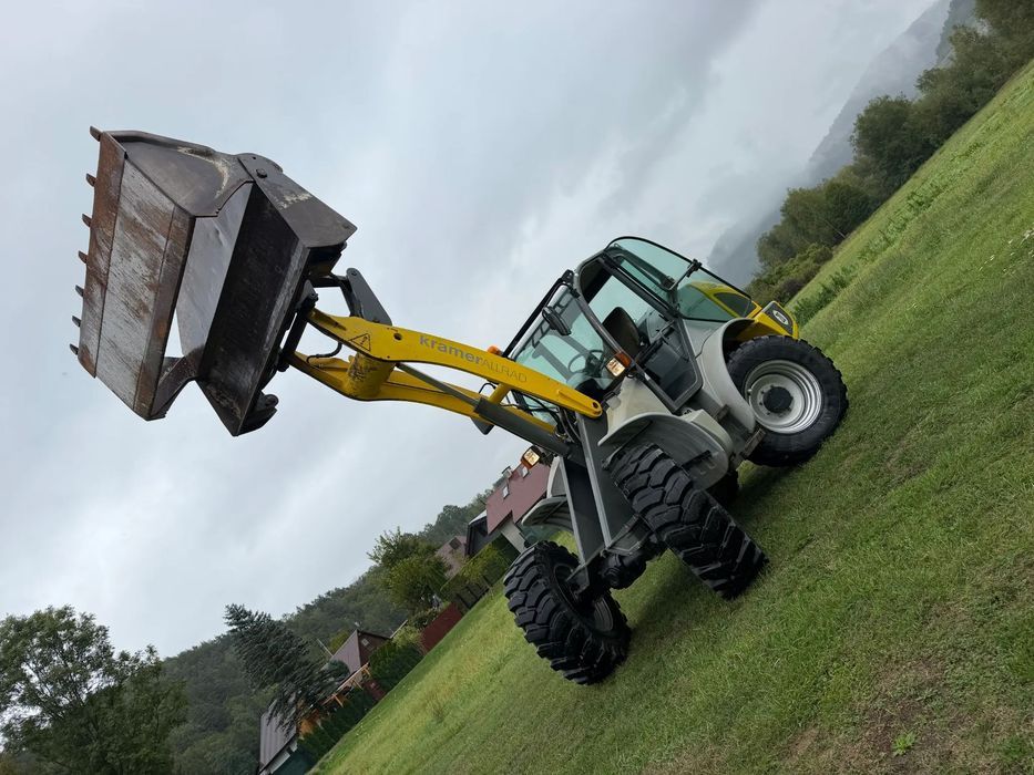 Kramer 4x4. 351 Ładowarka Kołowa 780 równe koła waga 7 ton. Łyżka Krokodyl! Serwisy Dekra aktualne. Sprowadzona z Norwegii. 4 koła skręt Zero luzów wycieków Oryginał dodatkowa Hydraulika . Silnik DEUTZ 85 km. Opony b. ładny stan. Hydrostatik napęd.  Udźwi