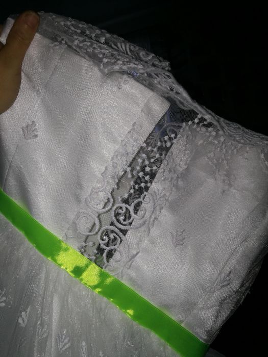 Biała sukienka ślubna