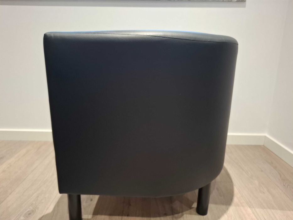 Cadeirão preto IKEA