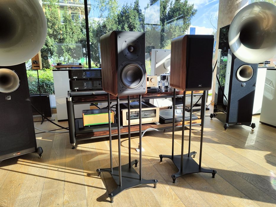Chario Delphinus + standy * Salon Warszawa*
