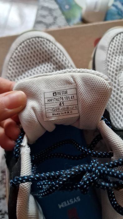 Sprzedam buty sportowe.