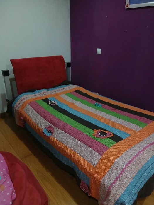 Cama, secretária,estante e mesinha de cabeceira