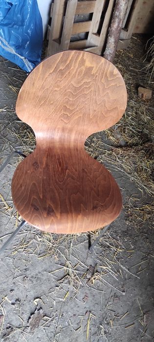 Komplet siedmiu krzeseł