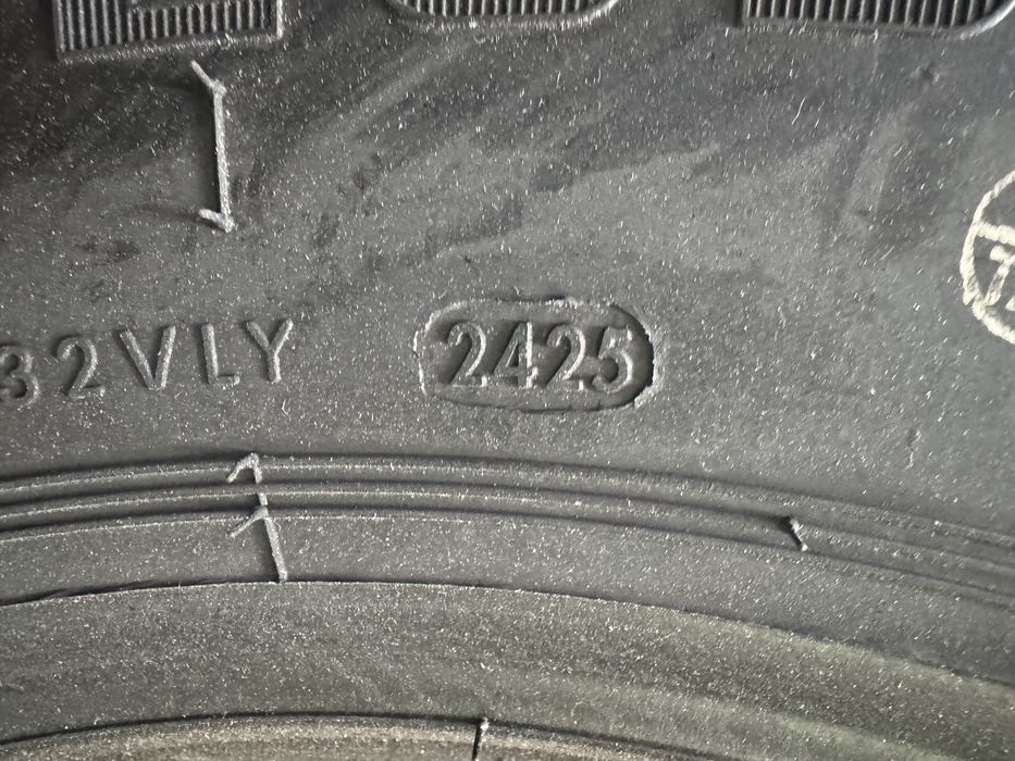 Шини вантажні (ведучі) 265/70R19.5 RoadX RT785
