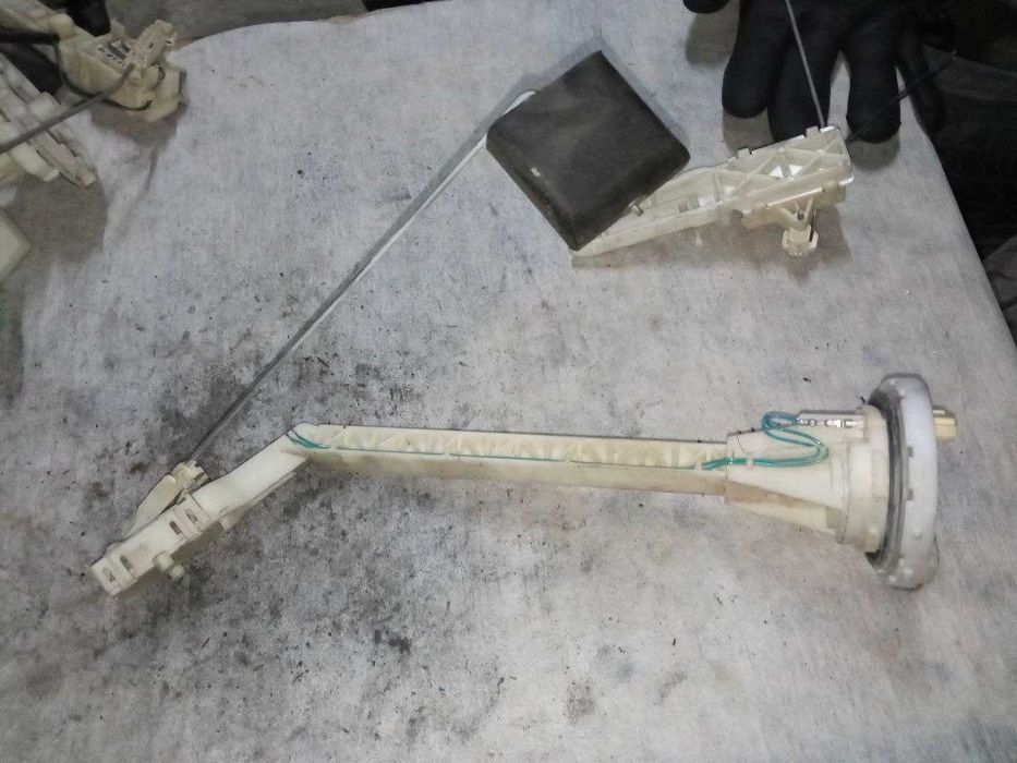 Датчик рівня палива уровня топлива Mercedes-Benz W220 A2205420717