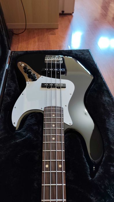Jazz Bass Fender Squier com case
