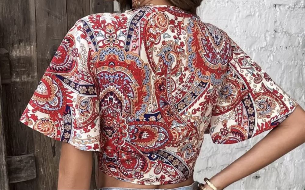 Blusa estampada tons vermelho