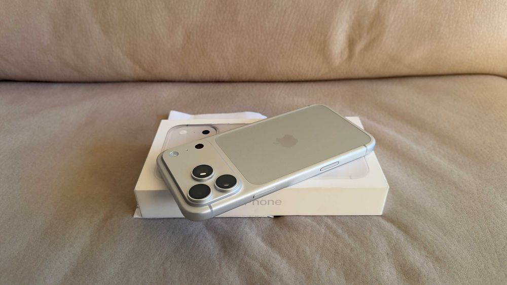 Vendo troco iPhone 18 Pro Max 256Gb Silver C/Fatura e Garantia Apple