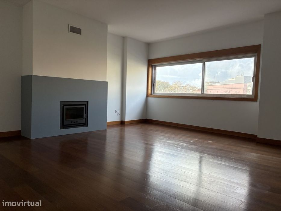 Arrenda-se T3 na Vera Cruz. Zona da Fonte Nova/ Forum