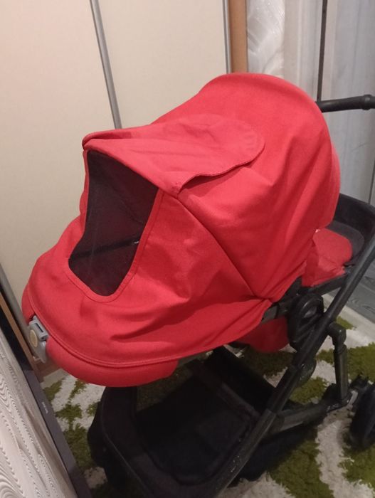 ПРОДАМ
Коляска Britax B-READY
Червоного кольору 
Стан:
Всі механізми працюють, гальма тримають,ручка регулюється.
П'ятиточков