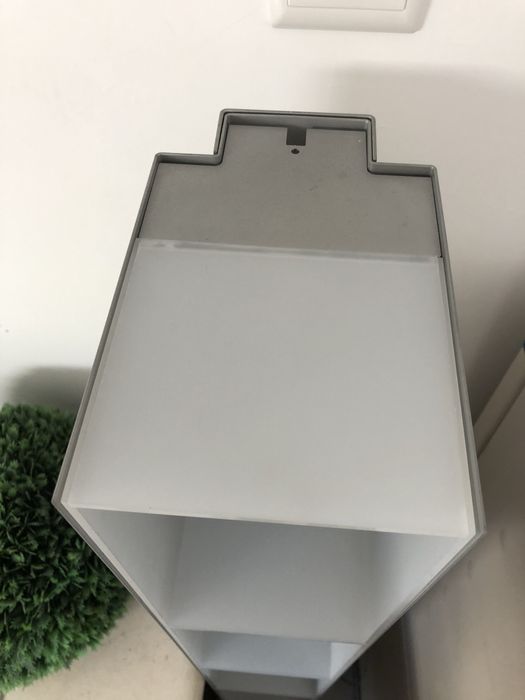 Móvel com estrutura de vidro eletrificado