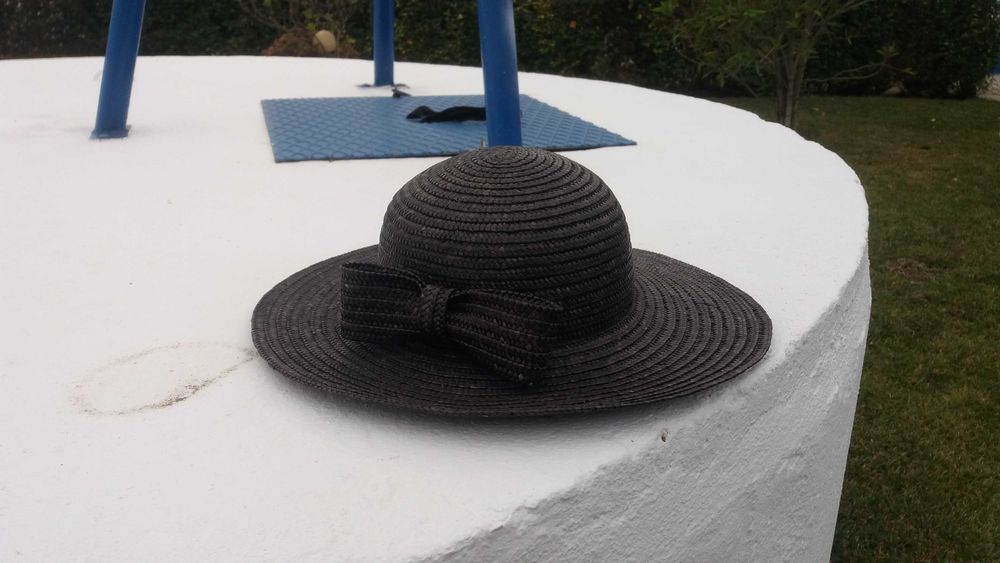 Chapéus senhora preto e outro