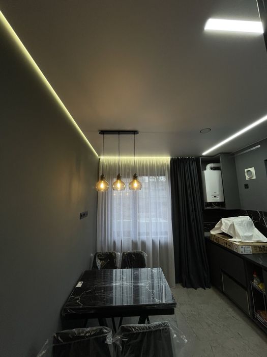 Натяжні стелі . Натяжние потолки