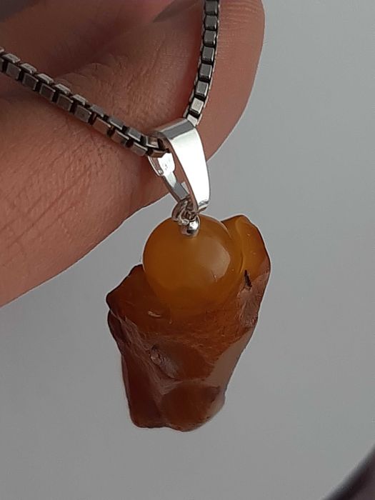 zawieszka artystyczna z bursztynem hand made