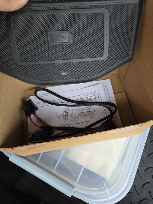 Vendo ou troco kit Original Ford para carregar telemóveis