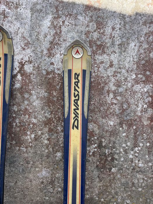 Skis Dynastar.