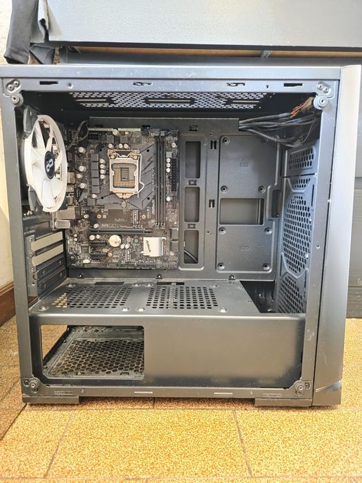 Caixa PC equipada com placa mãe (Asrock B460M-HDV)