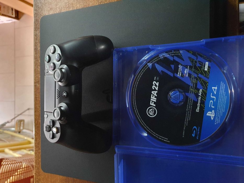 PS4 Play Station 4 Slim pad gra