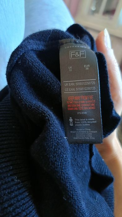 Elegancka bluzeczka z cekinami.