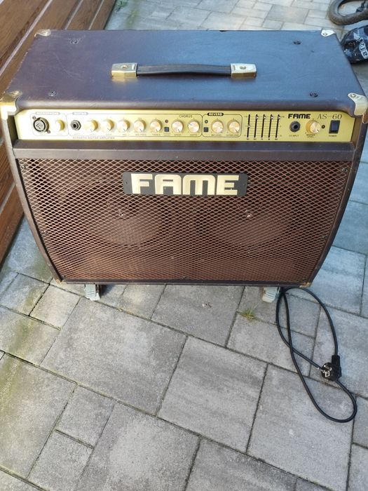 Fama AS-60 stary zmaczniacz gitarowy