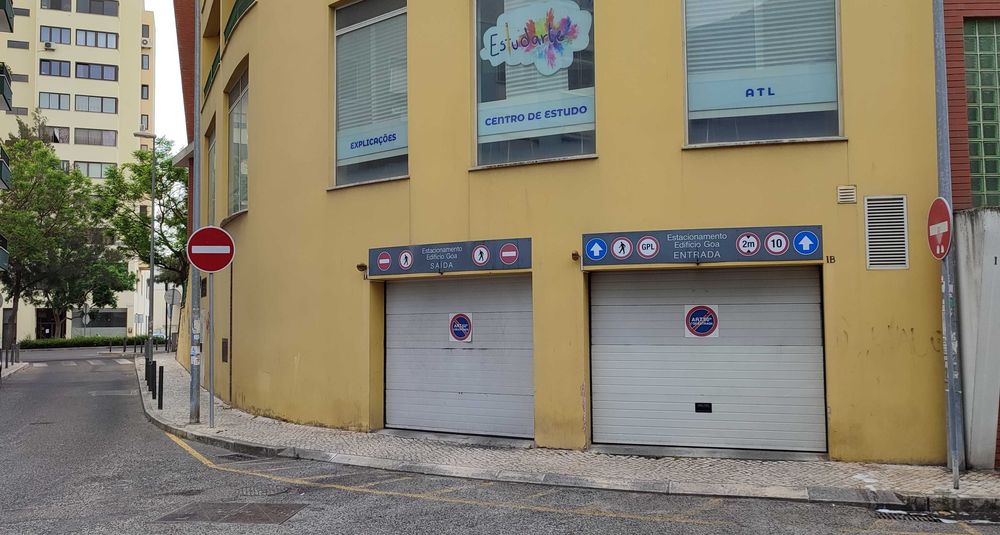 Parqueamento Garagem Sacavém
