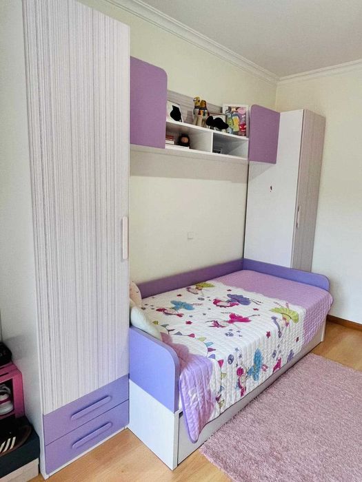 Quarto menina usado em bom estado.