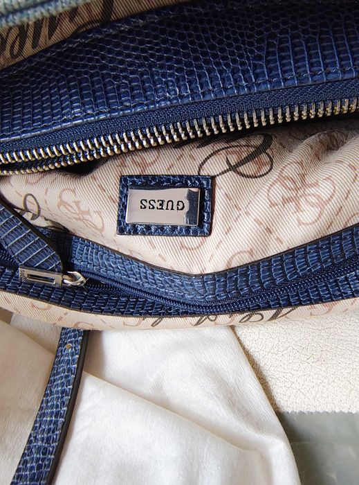 Torebka kuferek GUESS