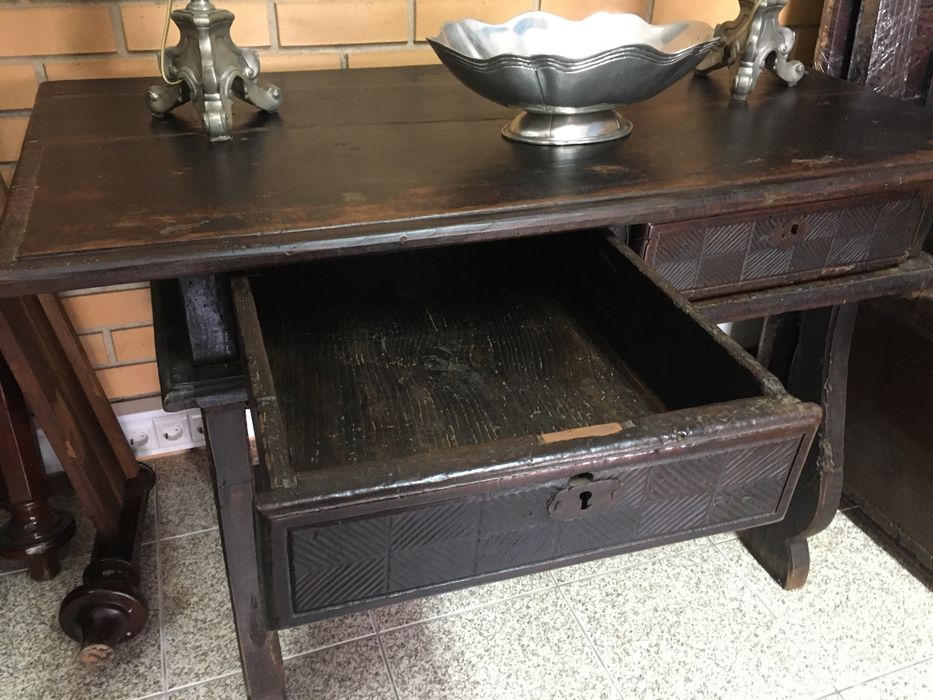 Mesa Cómoda Antiga em Madeira com 2 gavetas