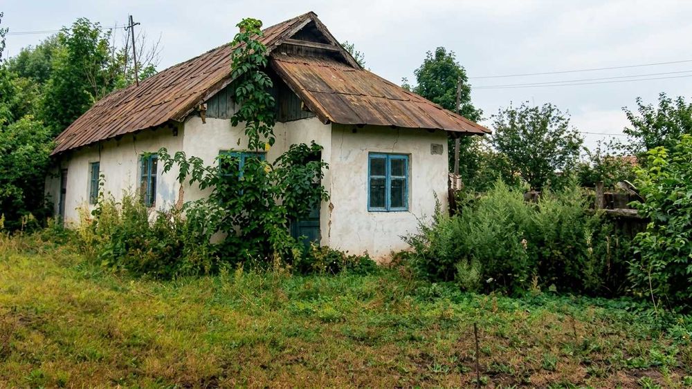 Комерційна ділянка 18 соток із будівлею біля регіональної траси (Вашківці)