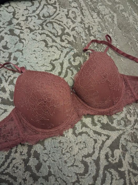 Biustonosz Reserved 75c