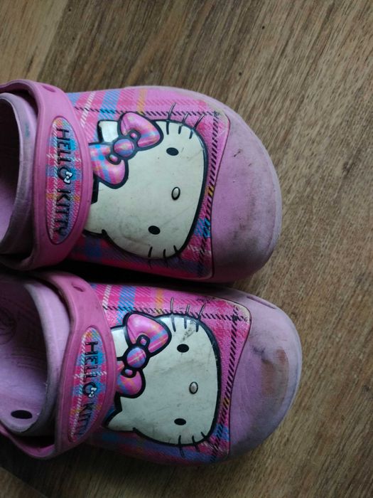 Klapki chodaki Crocs Hello Kitty 32