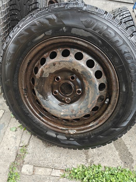 Зимню гуму hankook 195/65/15 з дисками