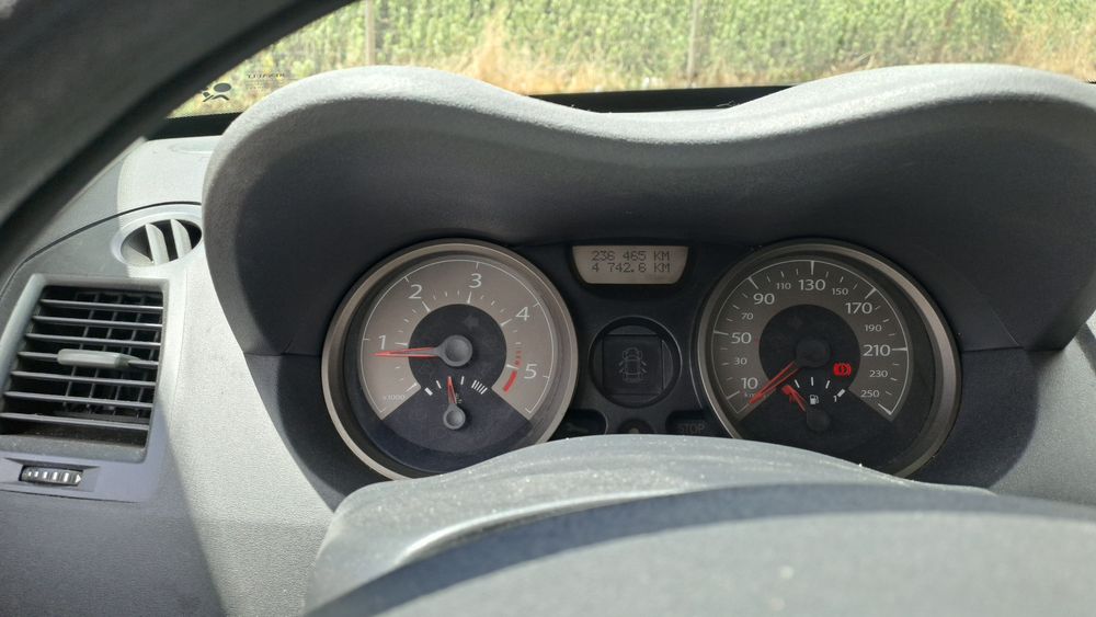 Megane break 2, 1.5 dci 236500 km para peças, funciona bem.