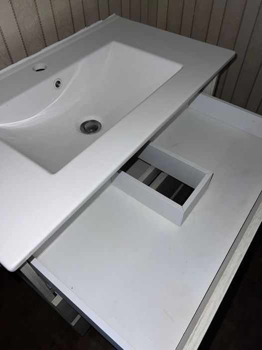 Móvel casa de banho com lavatório.