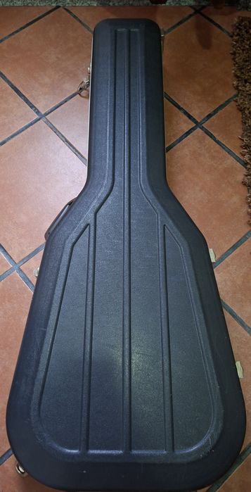 Guitarra Maison Preta c/estojo rigido