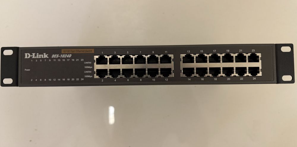 Комутатор мережевий D-Link DES-1024D